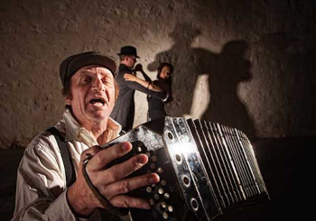 dans de complementaritate